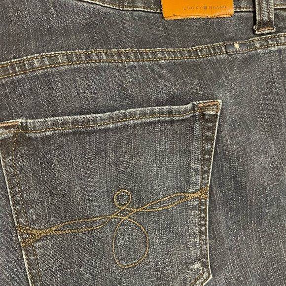 20W LUCKY BRAND Jeans | Ginger Straight | Dark Wash | fitted, plus, straight. - Picture 5 of 7